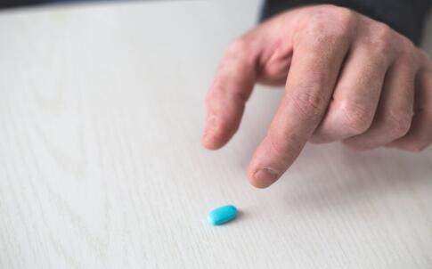 太阳直射会诱发白癜风吗?南昌治疗白癜风医院